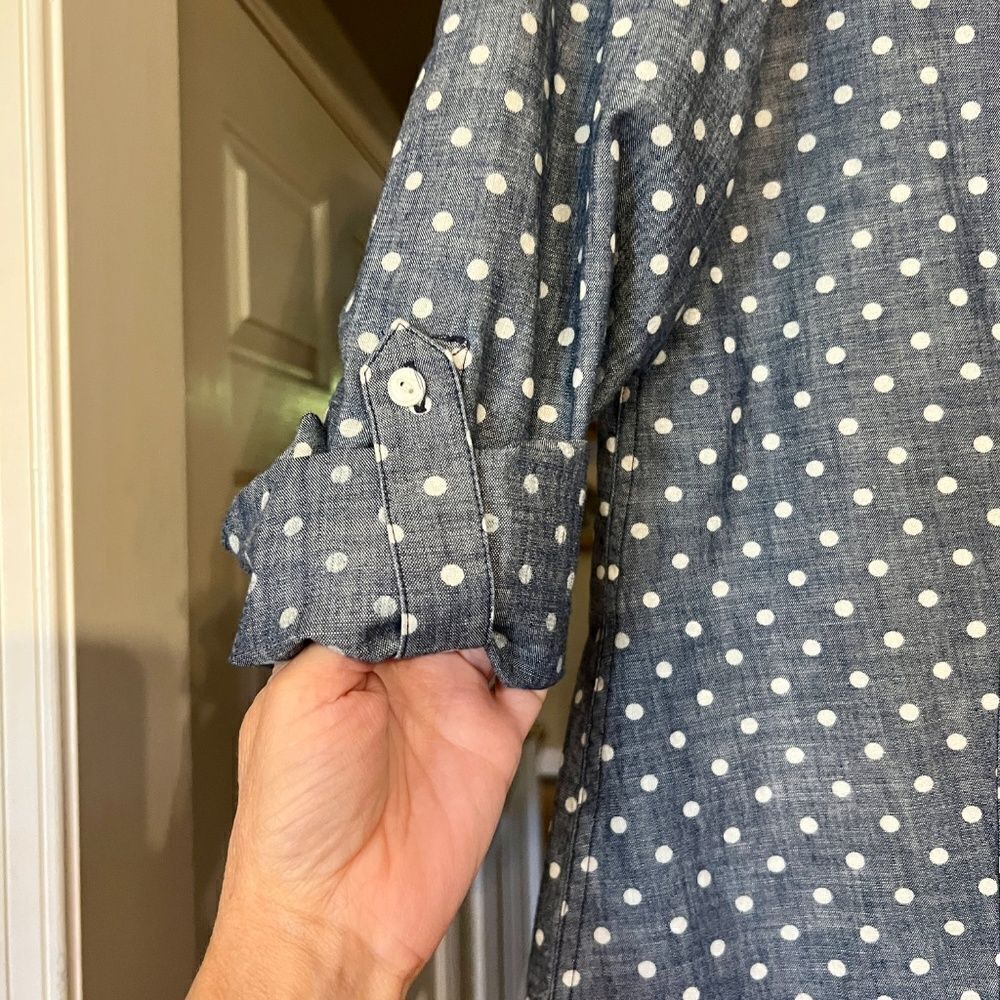 NWOT Women's Talbots Chambray Blue White Polka Dot Button Front Shirt Size 8 - Picture 2 of 3